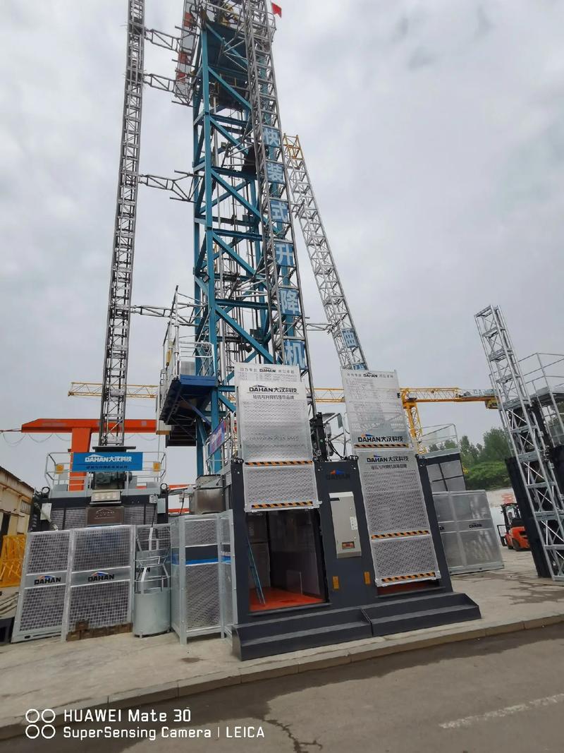 電梯、物料機(jī)與塔機(jī)租賃在工程建設(shè)中的關(guān)鍵作用