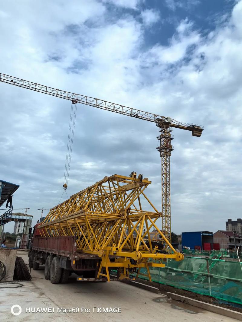 陜西龍勝翔建筑工程 專業(yè)提供70塔機(jī)長期租賃服務(wù)